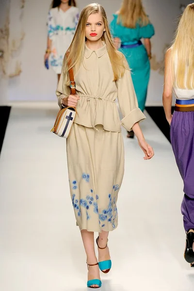 Look 27